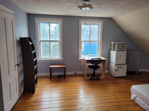 376 Hope St, Providence RI 02906-2651 exterior