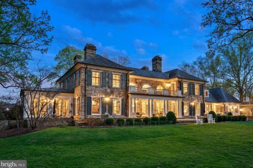 9000 Congressional Pkwy, Rockville MD  20854-4610 exterior