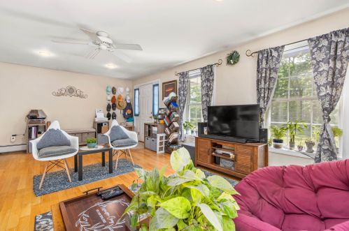 156 Old Concord Tpke, Barrington NH 03825-5153 exterior