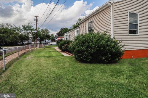 301 Hollywood Dr, Trenton NJ 08609-1805 exterior