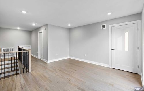 57 Lincoln Ave, Cliffside Park NJ 07010-1820 exterior