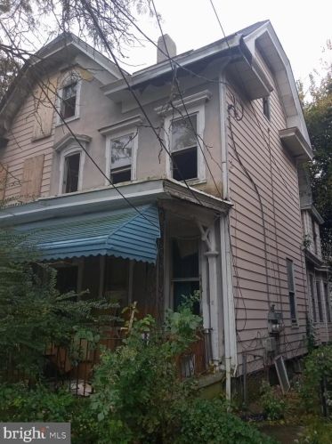 307 Spring St, Trenton, NJ 08618-4612