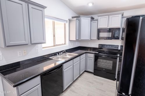 4523 24 Dr, Phoenix AZ 85041-2011 exterior