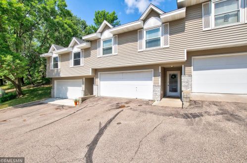 960 Edgewood Dr, Chaska, MN 55318-1669