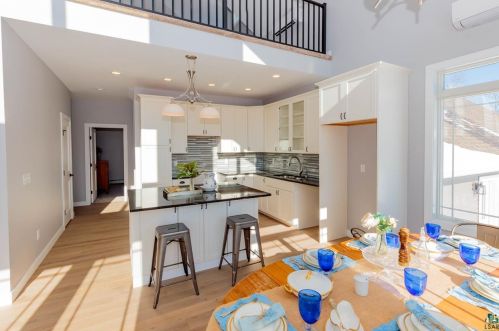 3428 Medin Rd, Duluth MN 55804-2673 exterior