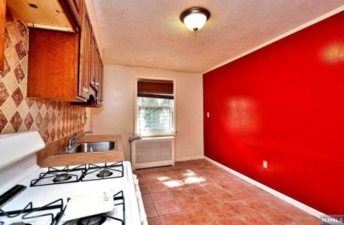 206 Brookside Ave, Irvington NJ 07111-3302 exterior