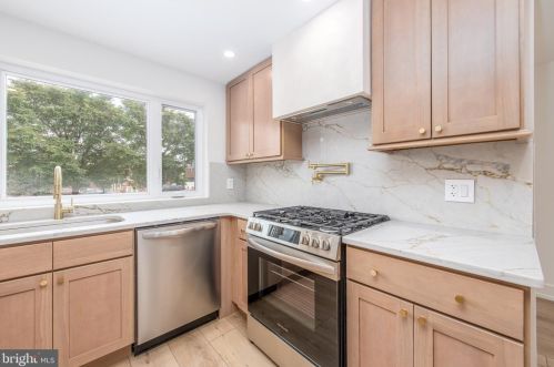 3172 18 St, Philadelphia PA 19145-5412 exterior