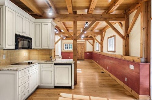 7 Cobb Is Dr, Greenwich CT 06830-7244 exterior