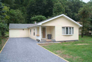 10 School St, Poughkeepsie, NY 12601-1235