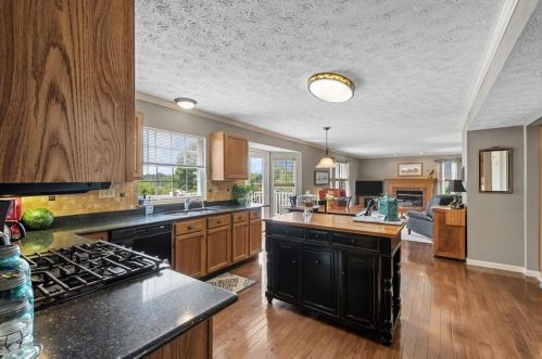 526 Leland Dr, Pittsburgh PA 15236-2758 exterior