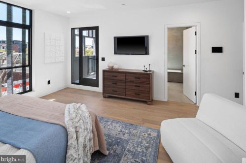 1355 Kater St, Philadelphia PA 19147-1817 exterior