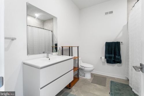 1950 8th St, Philadelphia PA 19122-2023 exterior