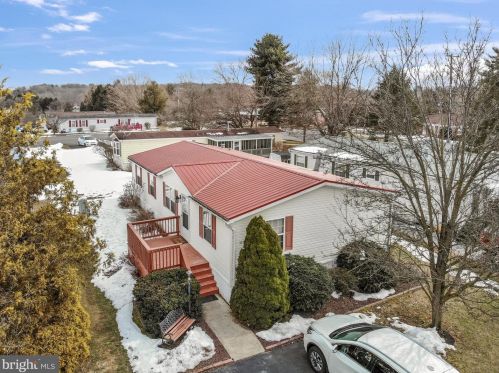 102 Falcon Ct, Lancaster, PA 17603-2156