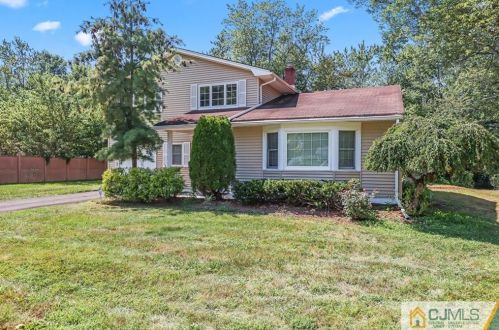 29 Sioux St, Old Bridge, NJ 08857-1841