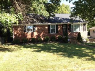 201 Saint Ann Dr, Lexington KY  40502-1114 exterior