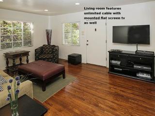 2026 West View St, Los Angeles CA  90016-1517 exterior