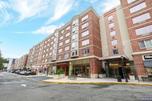 1207 City Pl, Edgewater NJ  07020-3142 exterior