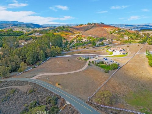 27470 Sycamore Mesa Rd, Temecula, CA 92590-3556