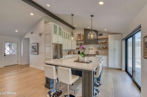 3413 45th St, Phoenix AZ  85018-6028 exterior