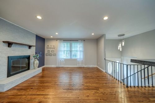 121 Conneaut Dr, Pittsburgh, PA 15239-2630