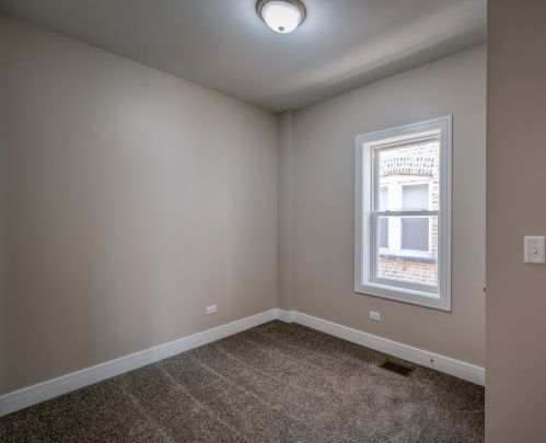 5527 Haddon Ave, Chicago IL  60651-2702 exterior