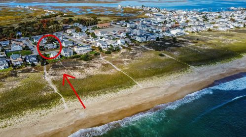 152 Atlantic Ave, Seabrook NH 03874-4828 exterior