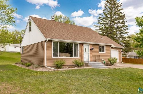 2344 Hutchinson Rd, Duluth, MN 55811-3266