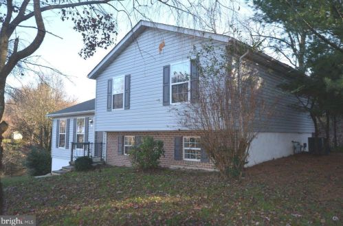 241 Jasmine Dr, Hanover, PA 17331-3463