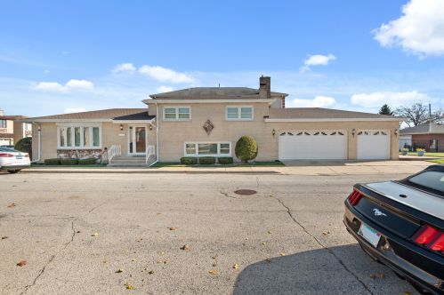 8469 Castle Island Ave, Chicago, IL 60656-4265