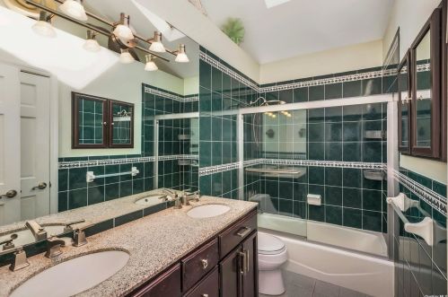 1524 Louis Kossuth Ave, Bohemia NY 11716-1510 exterior