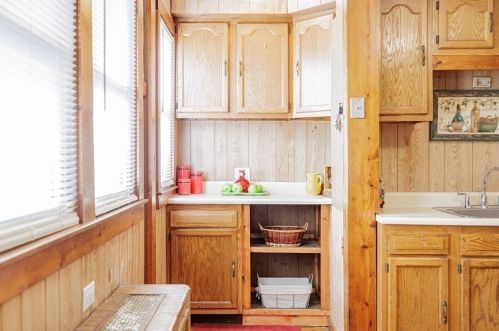 32 Monrovia St, Springfield MA 01104-3113 exterior