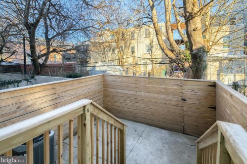 1827 Manton St, Philadelphia PA 19146-2923 exterior