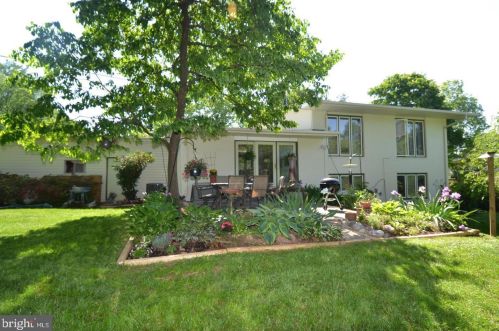 1700 Macon St, Mc Lean VA  22101-5129 exterior