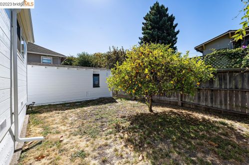 1630 Chestnut St, Berkeley CA 94702-1430 exterior