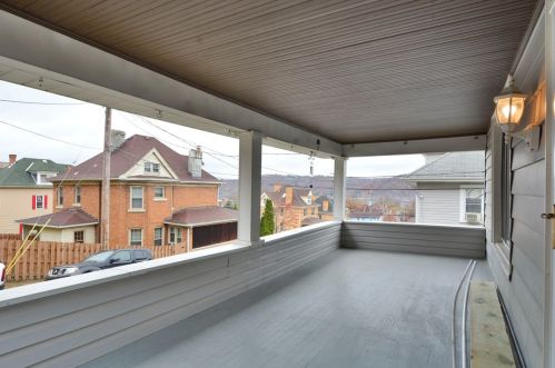 905 Chestnut St, Moon Twp PA  15108-1906 exterior