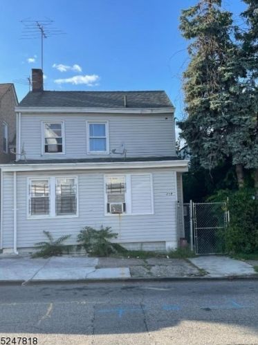 257 Liberty St, Paterson NJ 07522-1401 exterior