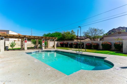 8811 12 Pl, Phoenix AZ 85014-5106 exterior