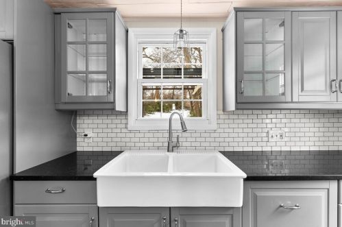 725 Silver Spring Ave, Silver Spring MD 20910-4616 exterior