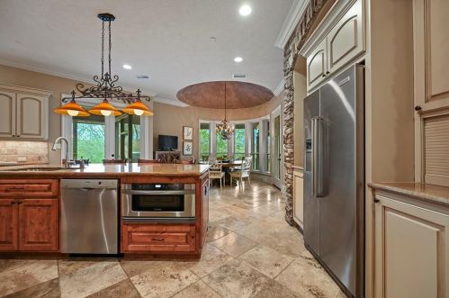 2200 Spg Br Rd, Montgomery TX 77316-2503 exterior