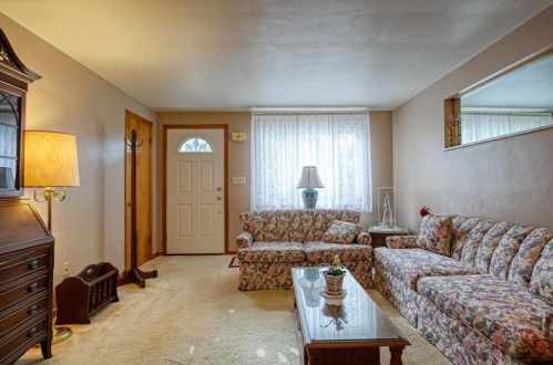 110 Minnock Dr, Pittsburgh, PA 15237-1816