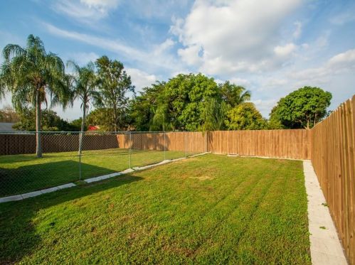 2096 Hideaway Cir, Fort Pierce FL 34952-4802 exterior