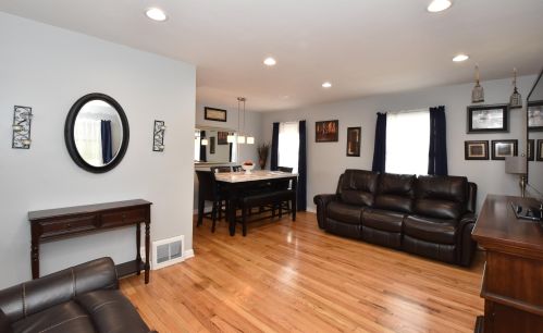 3663 18th St, Milwaukee, WI 53221-1551