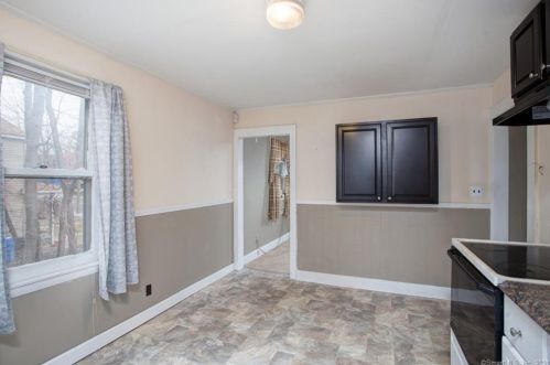 90 Smt St, Manchester CT 06040-4263 exterior