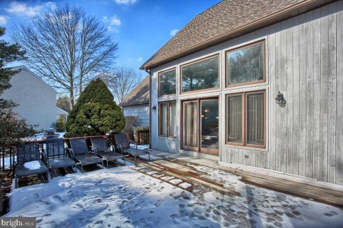 409 Dart Dr, Hanover PA 17331-1327 exterior