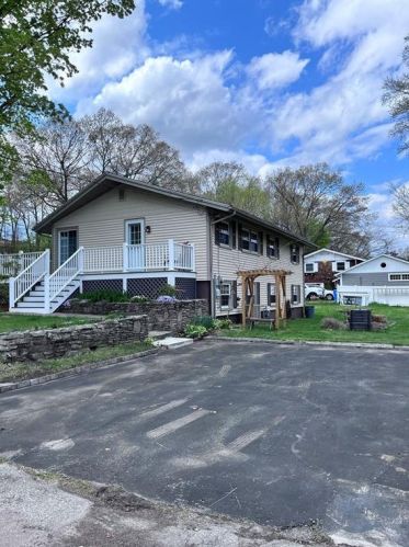 43 Heather Dr, Woonsocket, RI 02895-3742