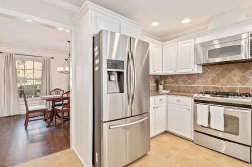 7105 Faunsworth Dr, Atlanta GA 30328-1941 exterior