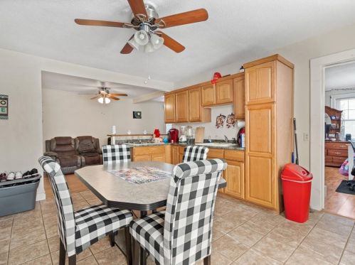 4 Lewis St, Woonsocket RI 02895-1905 exterior