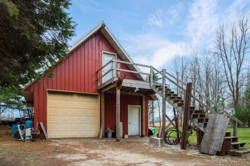 2911 Viebahn St, Manitowoc WI 54220-9742 exterior