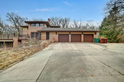 7611 Oakridge Ct, Bull Valley IL 60012-1600 exterior