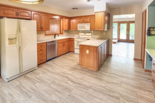 11927 Locust St, Milwaukee WI 53212-2642 exterior